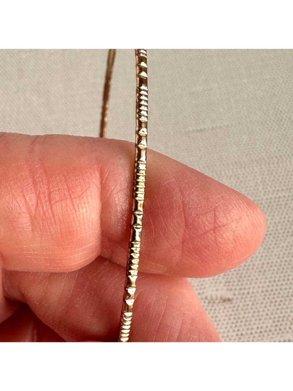 Vintage Gold Tone Diamond Cut Slim Bangle Bracelet Stacking Size 8 - Picture 5 of 7